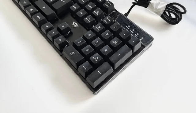 Teclado Gamer Trust GXT 835 Azor RGB